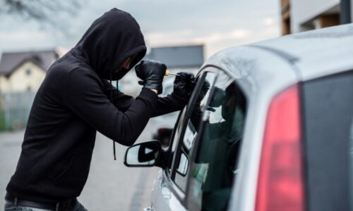 Laboulaye: Se bajó un minuto del auto y le robaron 2 celulares.