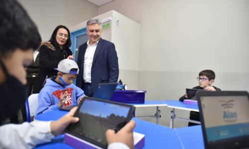 EN LAS ESCUELAS MUNICIPALES DE LA CIUDAD DE CÓRDOBA SE ENSEÑA ROBÓTICA, PROGRAMACIÓN E INGLÉS